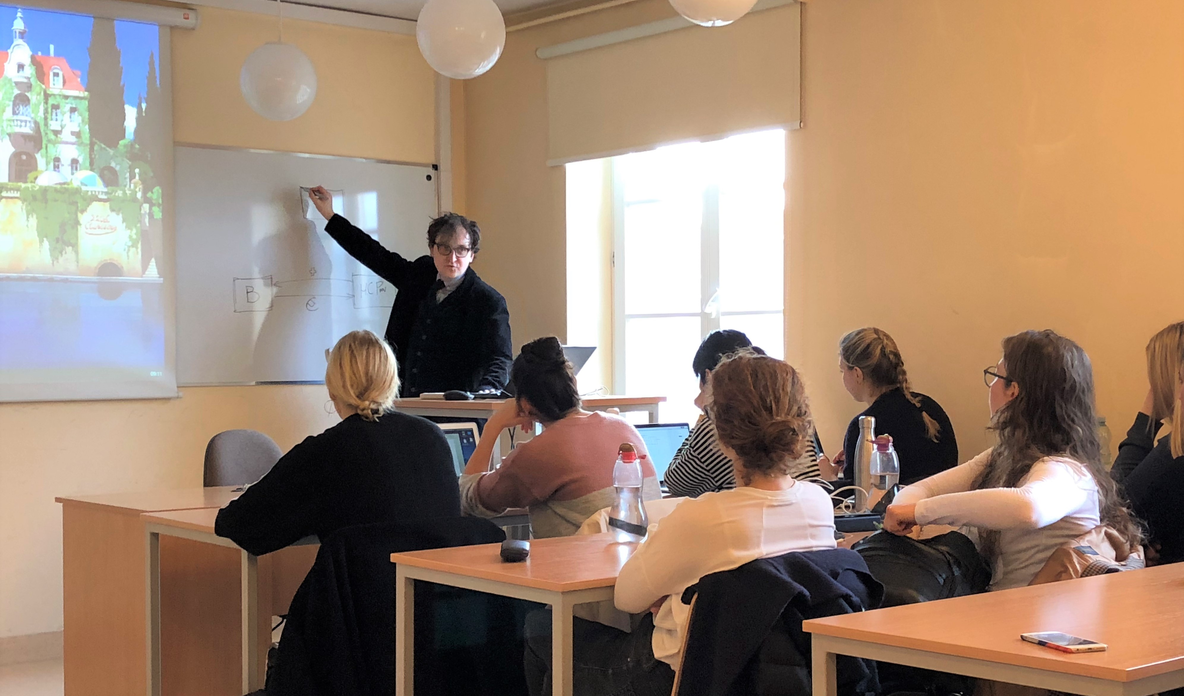 Supervisor Michał Zabdyr-Jamróz teaching Global Health students from UCPH, Class of 2017-2019. Foto: Birgitte Gantriis.